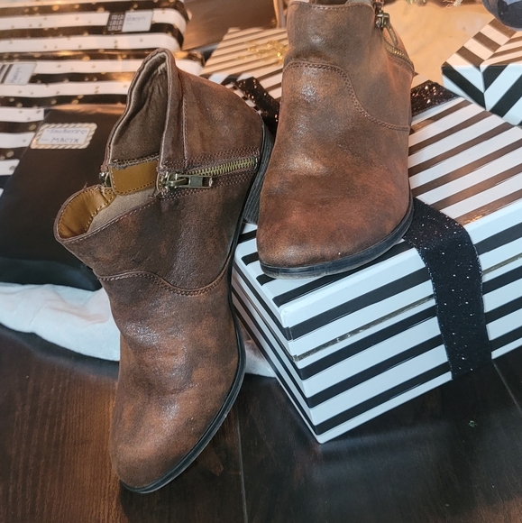 American Rag Aaby Booties - Picture 6 of 10